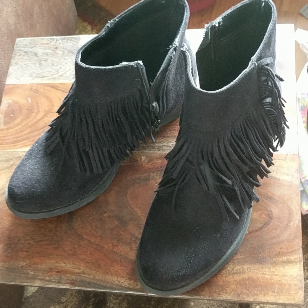 Soda Black Fringe Boots